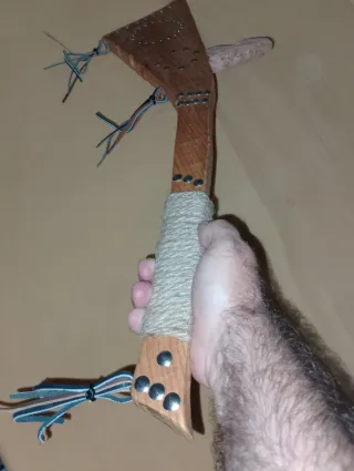 Hacha decorativa artesanal