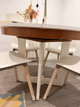 Mesa extensible redonda con 4 sillas