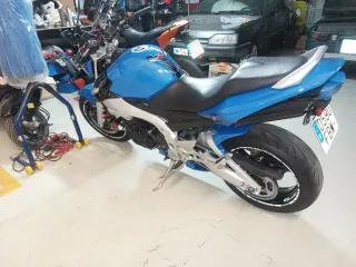 Moto Suzuki GSR