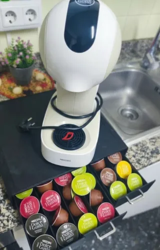 Cafetera Dolce Gusto + Cajón Cápsulas