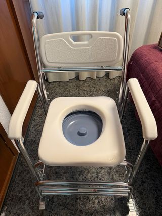 Silla geriátrica con asiento y respaldo
