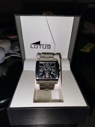 Reloj Lotus