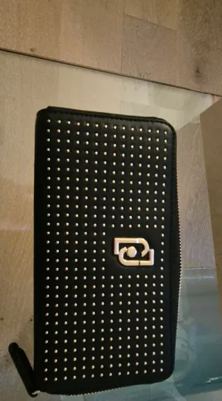 Portafoglio Liu Jo nero con borchie oro