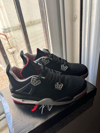 Air Jordan 4 Bred