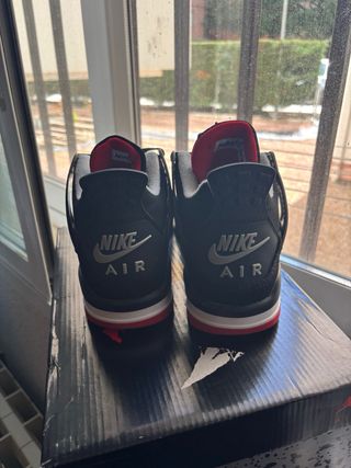 Air Jordan 4 Bred
