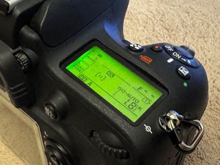 Cámara Nikon D610 (cuerpo) impecable