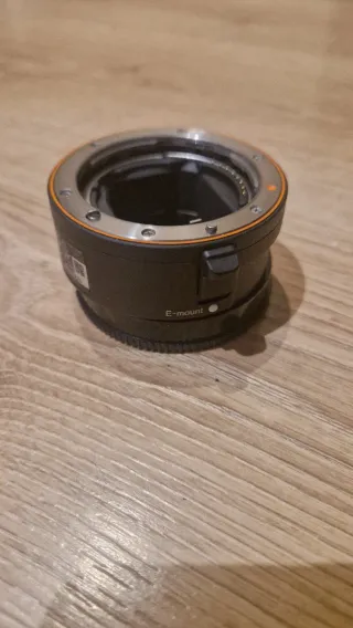 Sony 16-35mm f/2.8 A-mount + adattatore E-mount