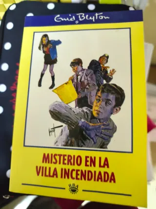 Misterio En La Villa Incendiada