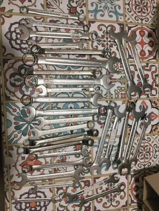 Juego de llaves fijas y combinadas