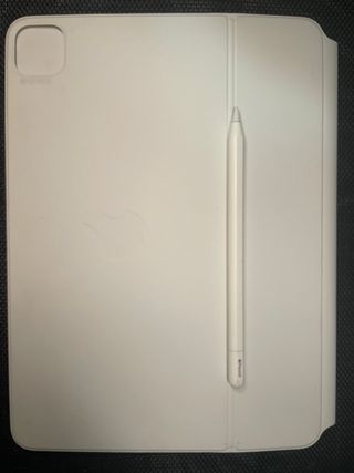 Magic Keyboard A2261 y Apple Pencil A3085 USB-C