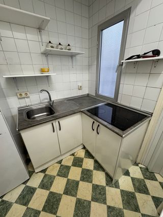 Muebles cocina y baño,electrodomésticos y mampara.