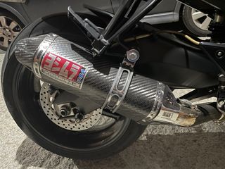 Escape Yoshimura Carbono para FZ1