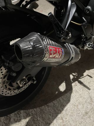 Escape Yoshimura Carbono para FZ1