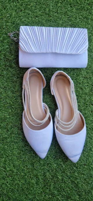 Zapatos y bolso raso blanco