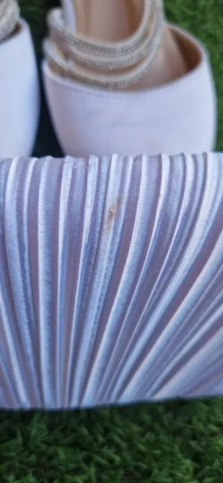 Zapatos y bolso raso blanco