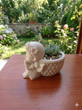 Maceta de niña ángel