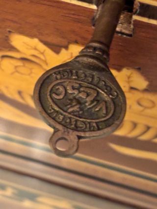 Cómoda italiana marquetería madera