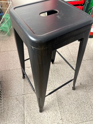 Taburete metálico negro