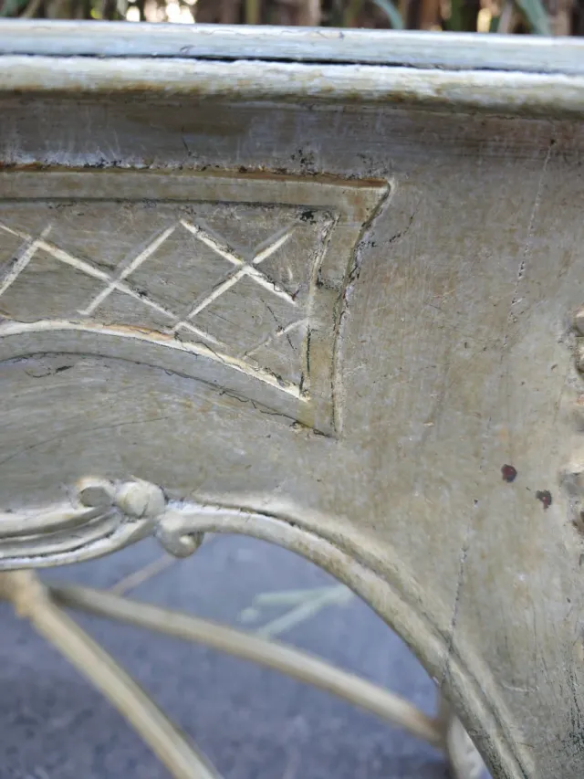 Consola estilo Luis XV beige y dorada