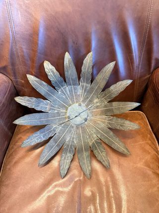 Candeeiro de metal estilo flor em chapa vintage