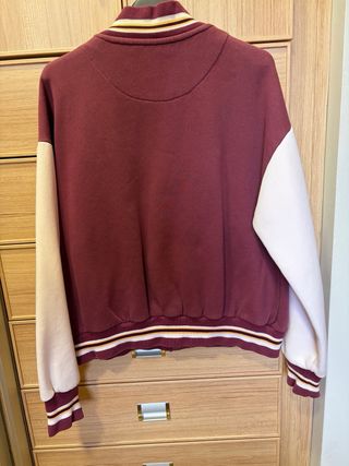 Chaqueta Universitaria Harvard Roja y Blanca