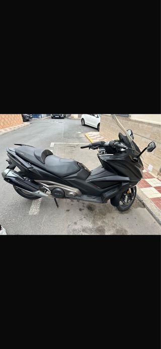 Kymco AK 550 Negra