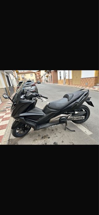 Kymco AK 550 Negra