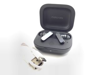 in-ear motorola moto buds bass