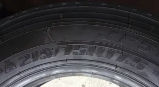 Neumático 215/75 R17'5 135/133 L 860kPa
