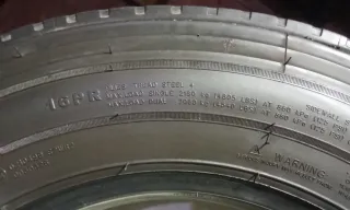 Neumático 215/75 R17'5 135/133 L 860kPa