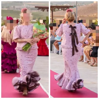 Traje de flamenca rosa con lunares marrones
