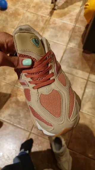 New Balance 9060 Beige/Rosa Talla 41.5