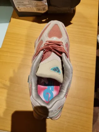 New Balance 9060 Beige/Rosa Talla 41.5