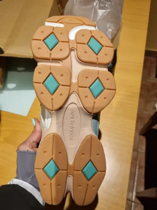 New Balance 9060 Beige/Rosa Talla 41.5