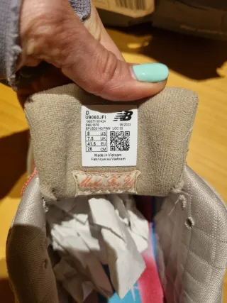 New Balance 9060 Beige/Rosa Talla 41.5