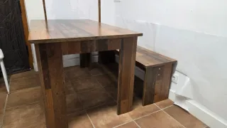 Mesa y 2 bancos de madera rústica