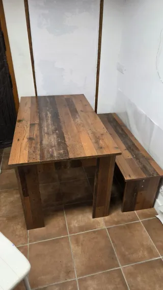 Mesa y 2 bancos de madera rústica