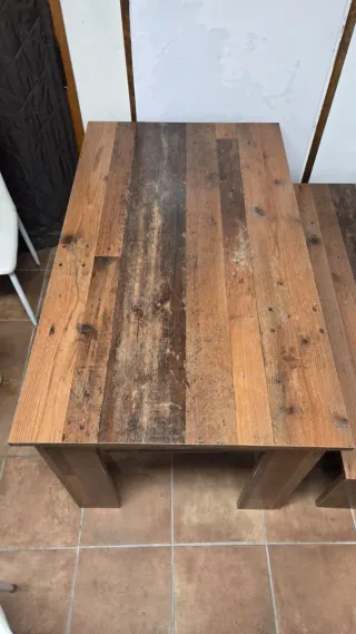 Mesa y 2 bancos de madera rústica