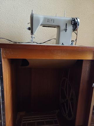 Máquina de coser Alfa años 70