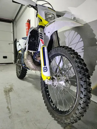 Husqvarna TE 300i Enduro Moto de Nov.2020