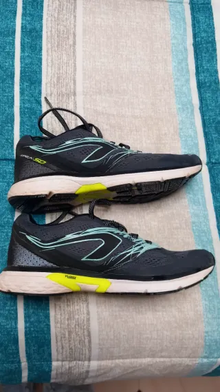 Zapatillas running Kalenji negras y turquesa