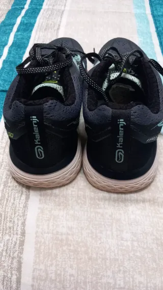 Zapatillas running Kalenji negras y turquesa