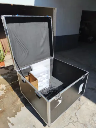 Caja baúl  de transporte acolchada con ruedas
