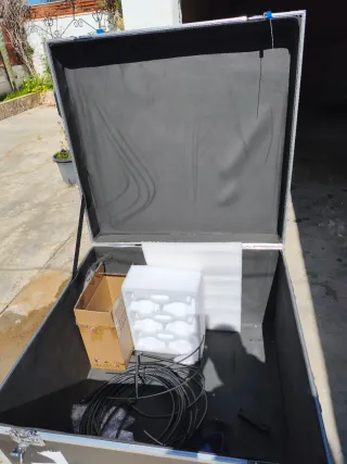 Caja baúl  de transporte acolchada con ruedas