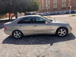 Mercedes-Benz Clase C 2004