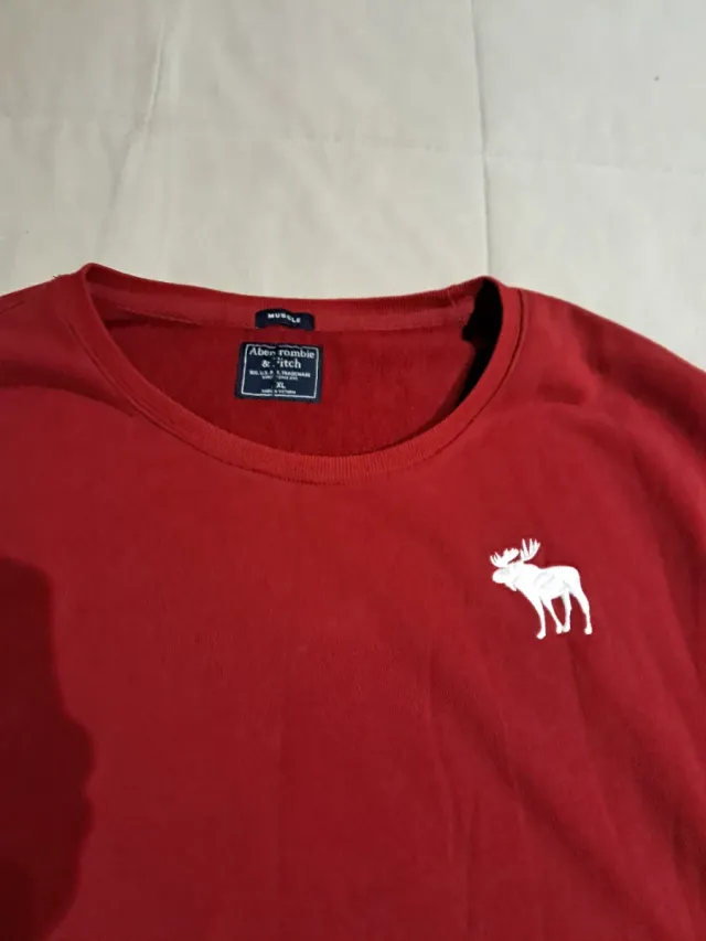Jersey Abercrombie & Fitch Rojo