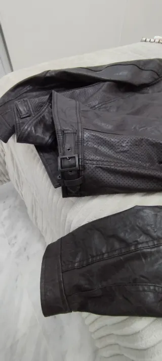 Cazadora de piel marrón