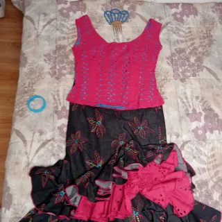 Traje de flamenca rosa y negro