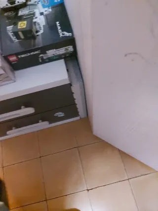 Comodino con 2 cassetti