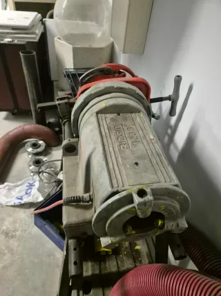 Roscadora y Cortadora de Tubos